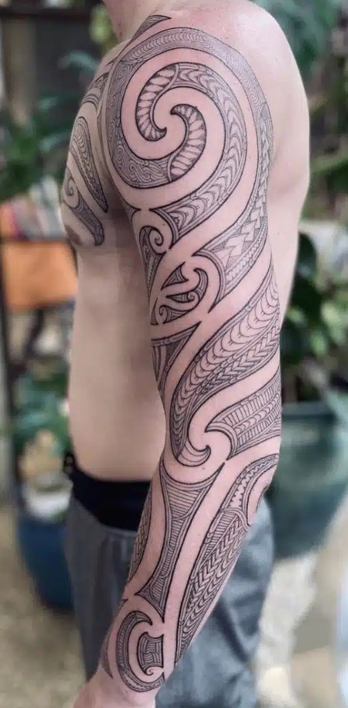 Full Arm Curved Pattern Maori Tattoo