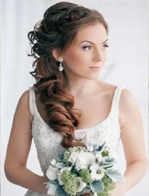 Side loose braided curly Hairstyle