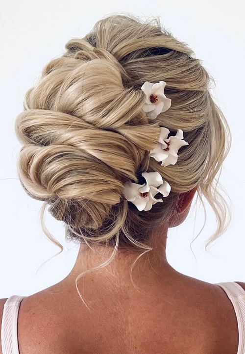 Twisted rolled bun with flowers
