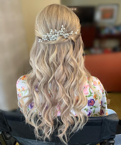 Beachy Waves With Pearl Clip