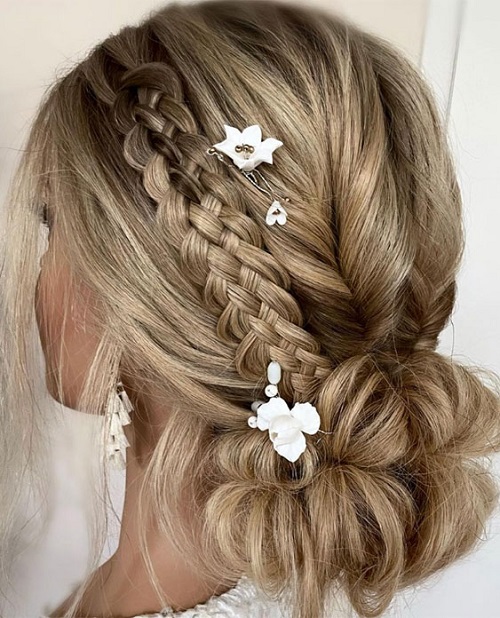 Side Weaved Hairstyle For Beach Wedding