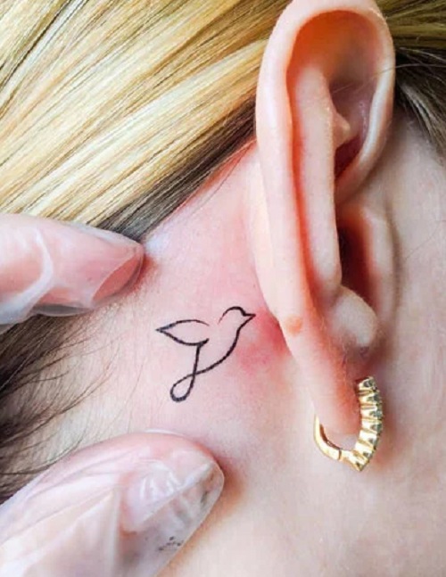 Simple And Small Behind The Ear Tattoo