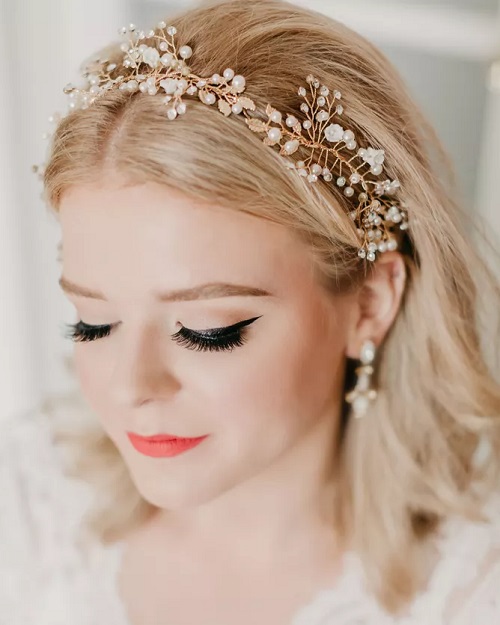 Simple Bridal Hairstyle With Pearl Accessory