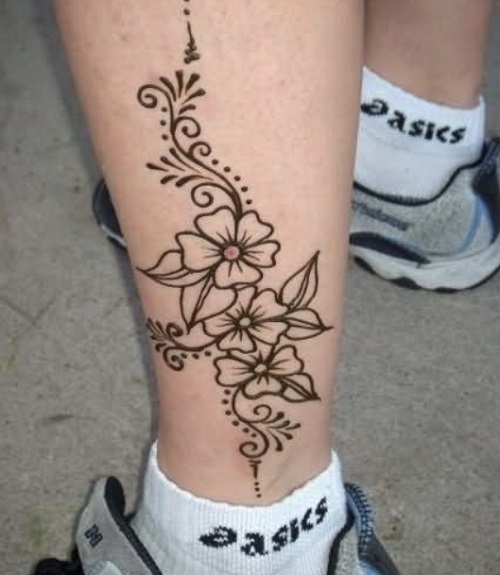 Simple Outlined Leg Mehndi