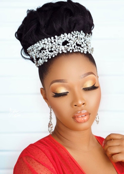 Top Waved Bun With Tiara Band