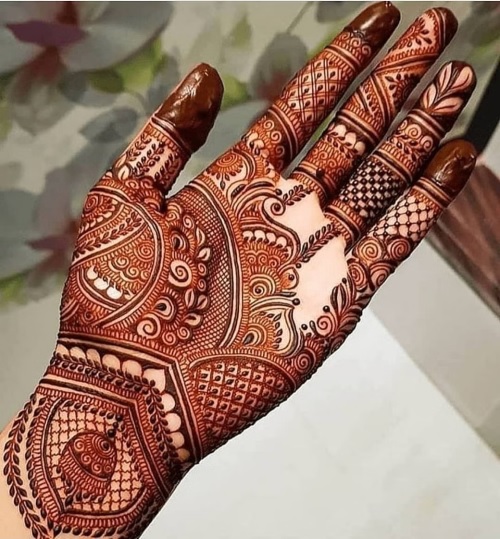 Front Hand Karwa Chauth Mehndi Design