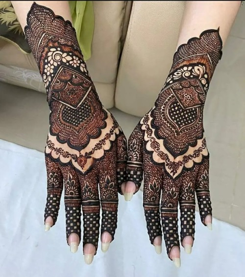 Front Hand Peacock Mehndi