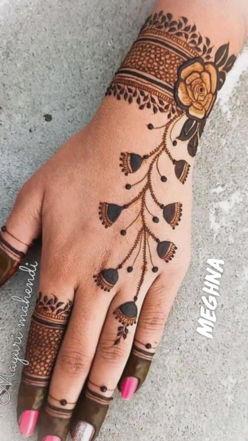 Minimalist Back Karwa Chauth Mehndi Design