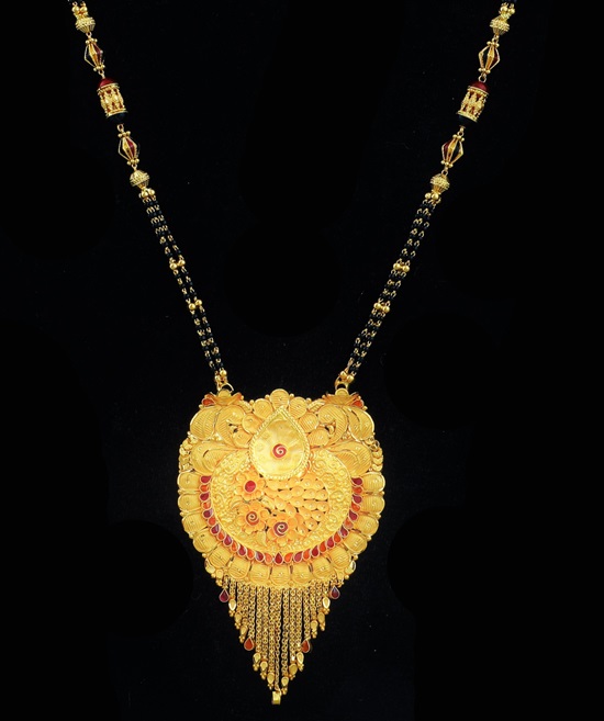 Heavy Pendent And Thin Chain Gold Mangalsutra